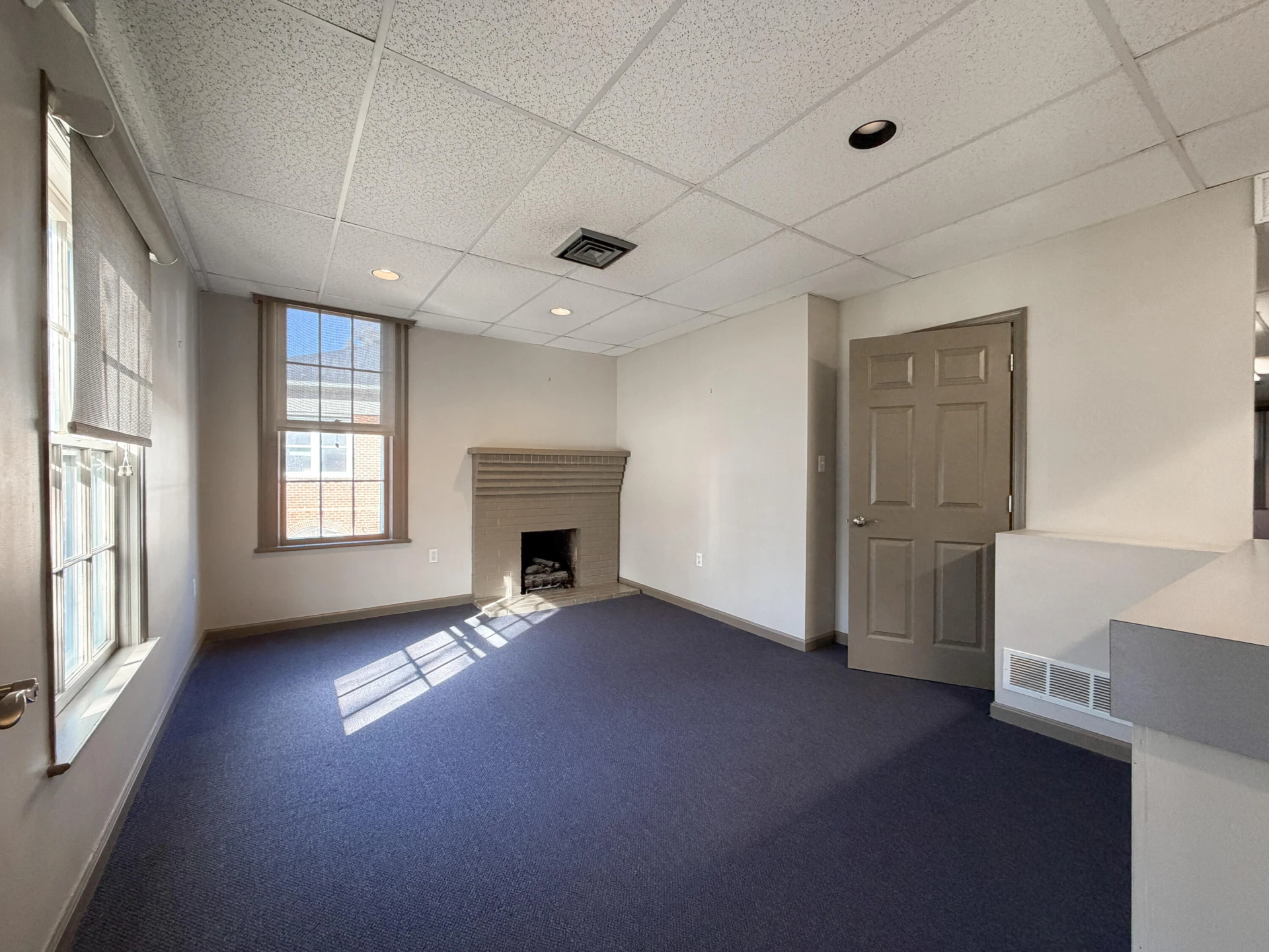 210 E Washington St - Photo 17