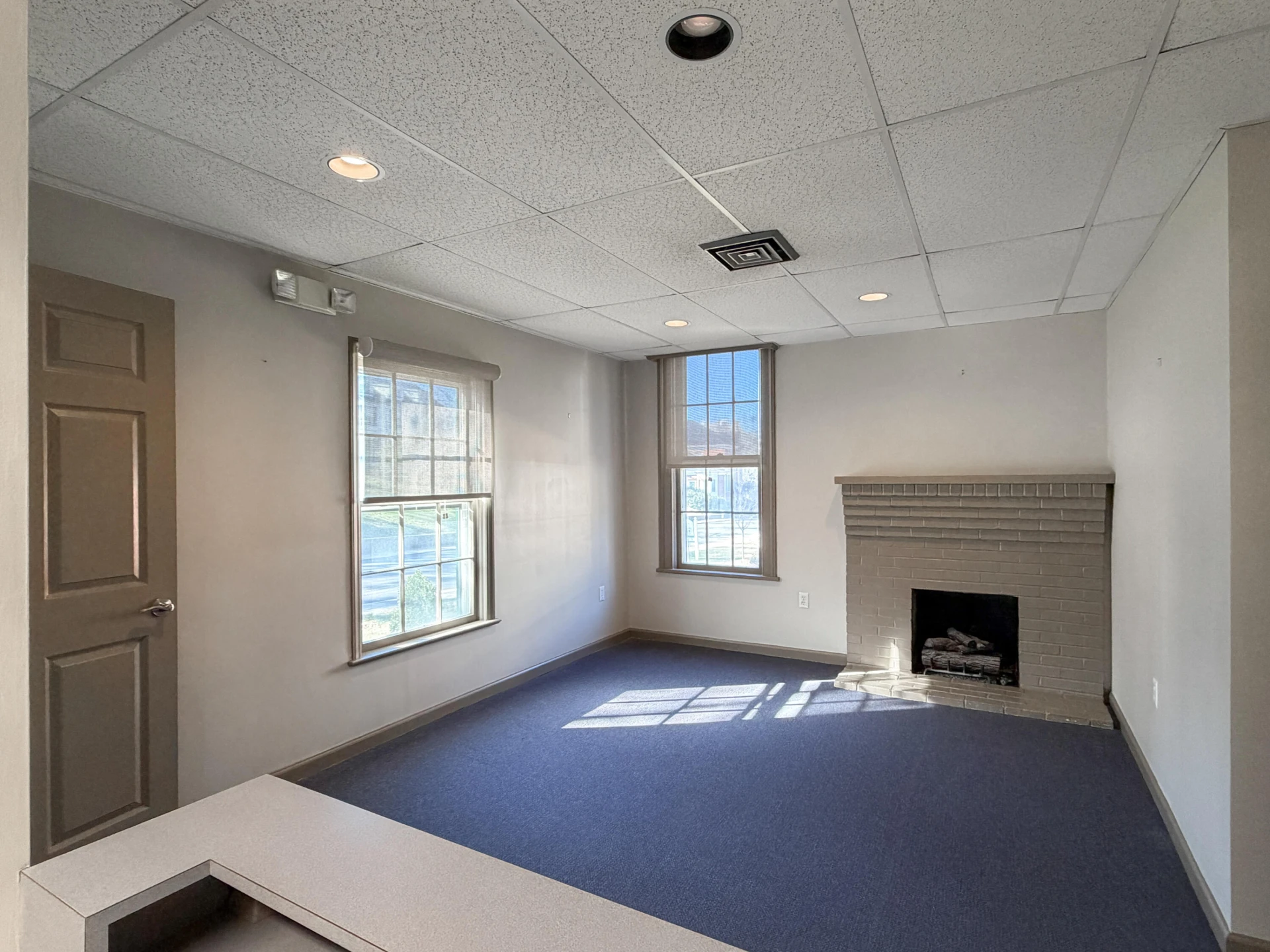 210 E Washington St - Photo 18