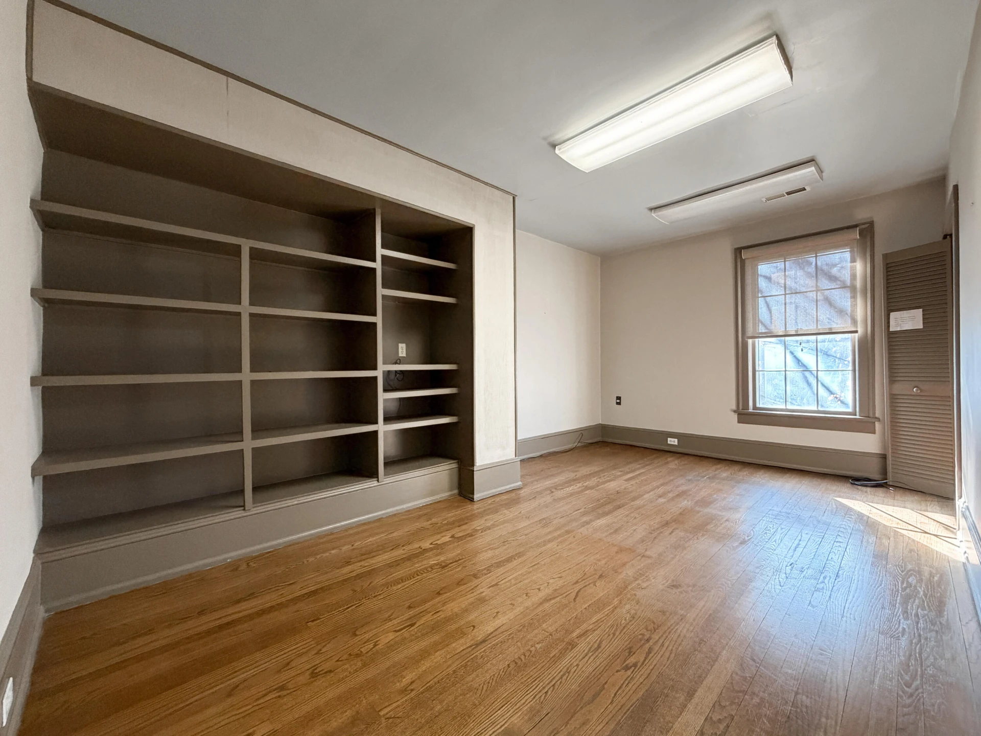 210 E Washington St - Photo 25