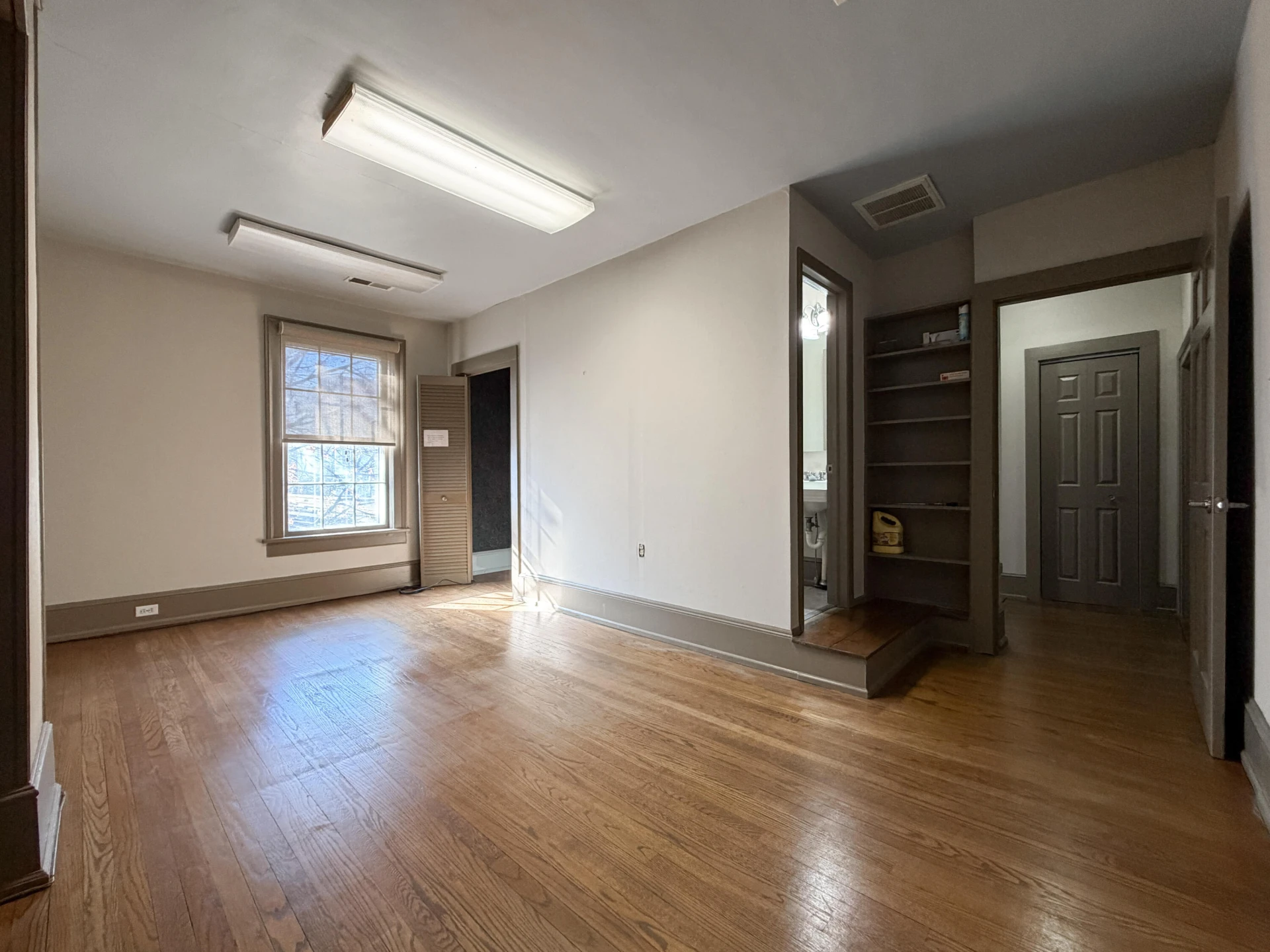 210 E Washington St - Photo 26