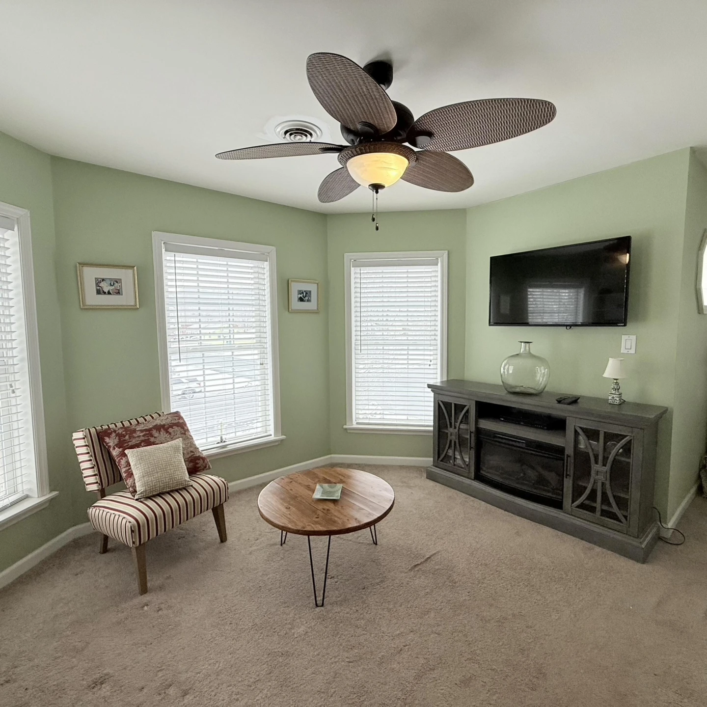 1796 Forest Ave - Photo 9
