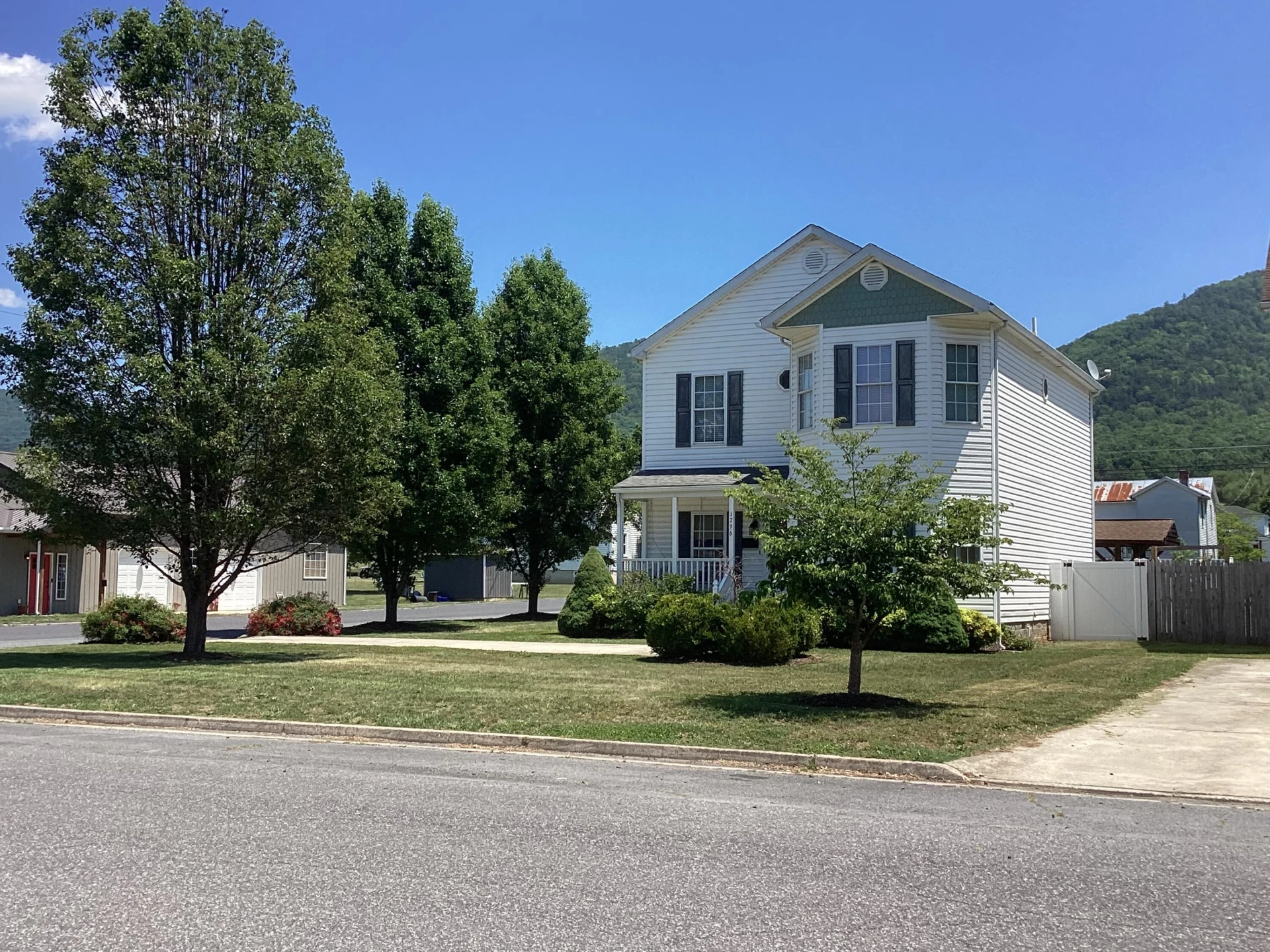 1796 Forest Ave - Photo 14