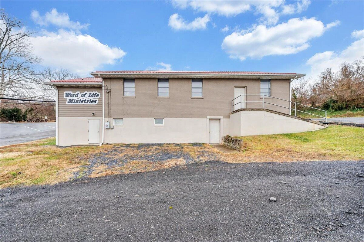 418 N Beverly Ave - Photo 2