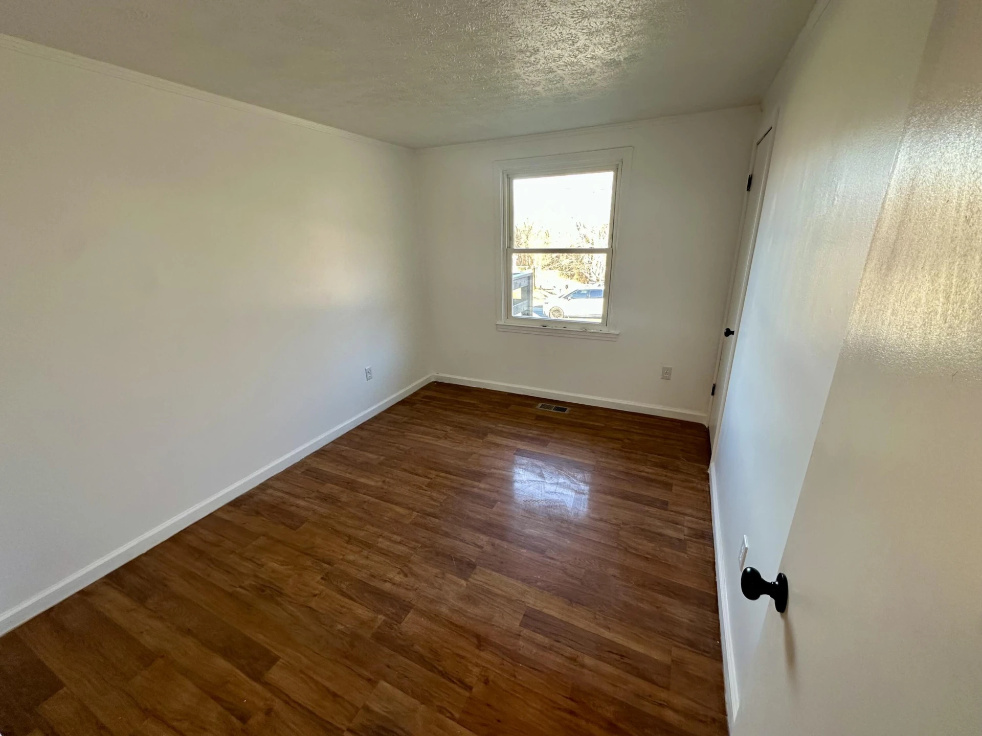 905 E Cypress St - Photo 10