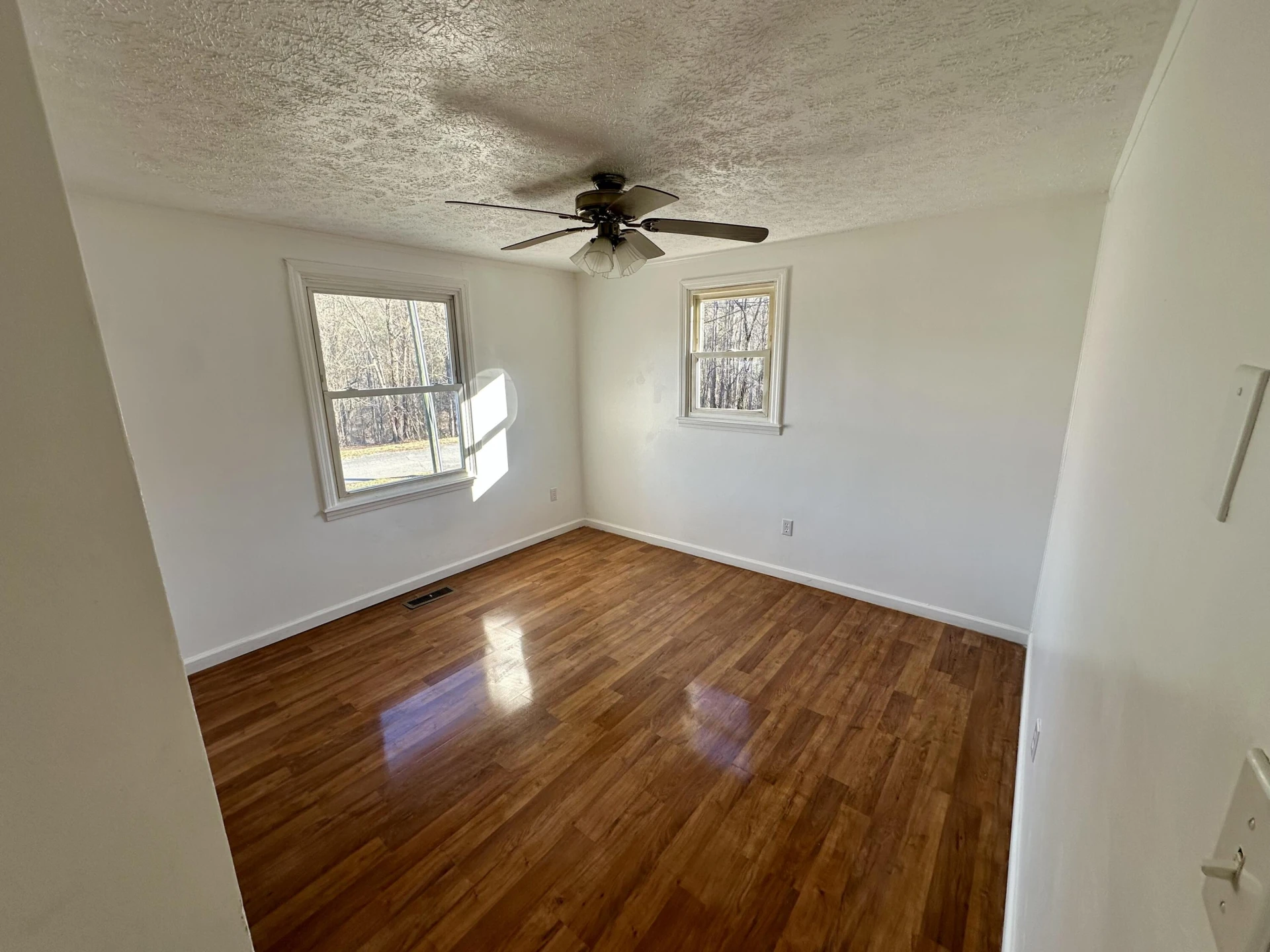 905 E Cypress St - Photo 11