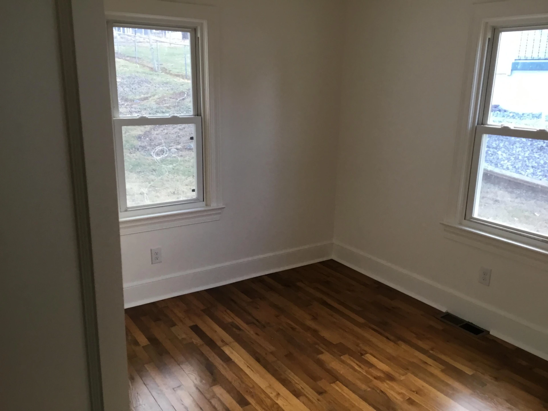 364 Elm Ave - Photo 3