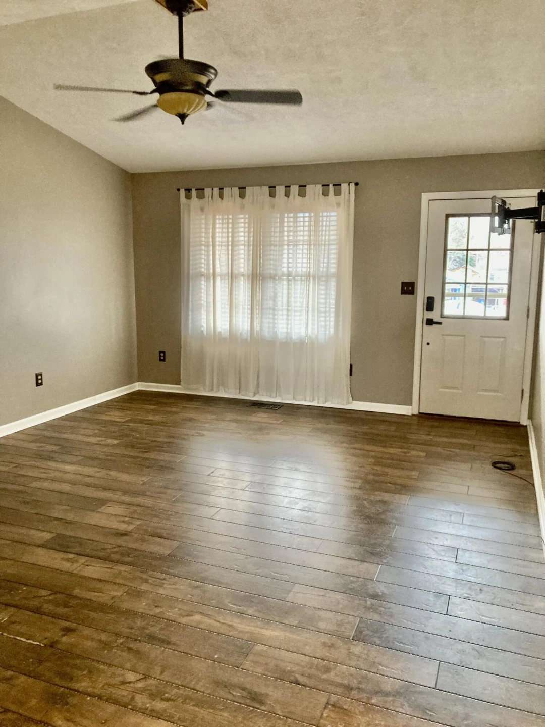 233 E 36 St - Photo 2