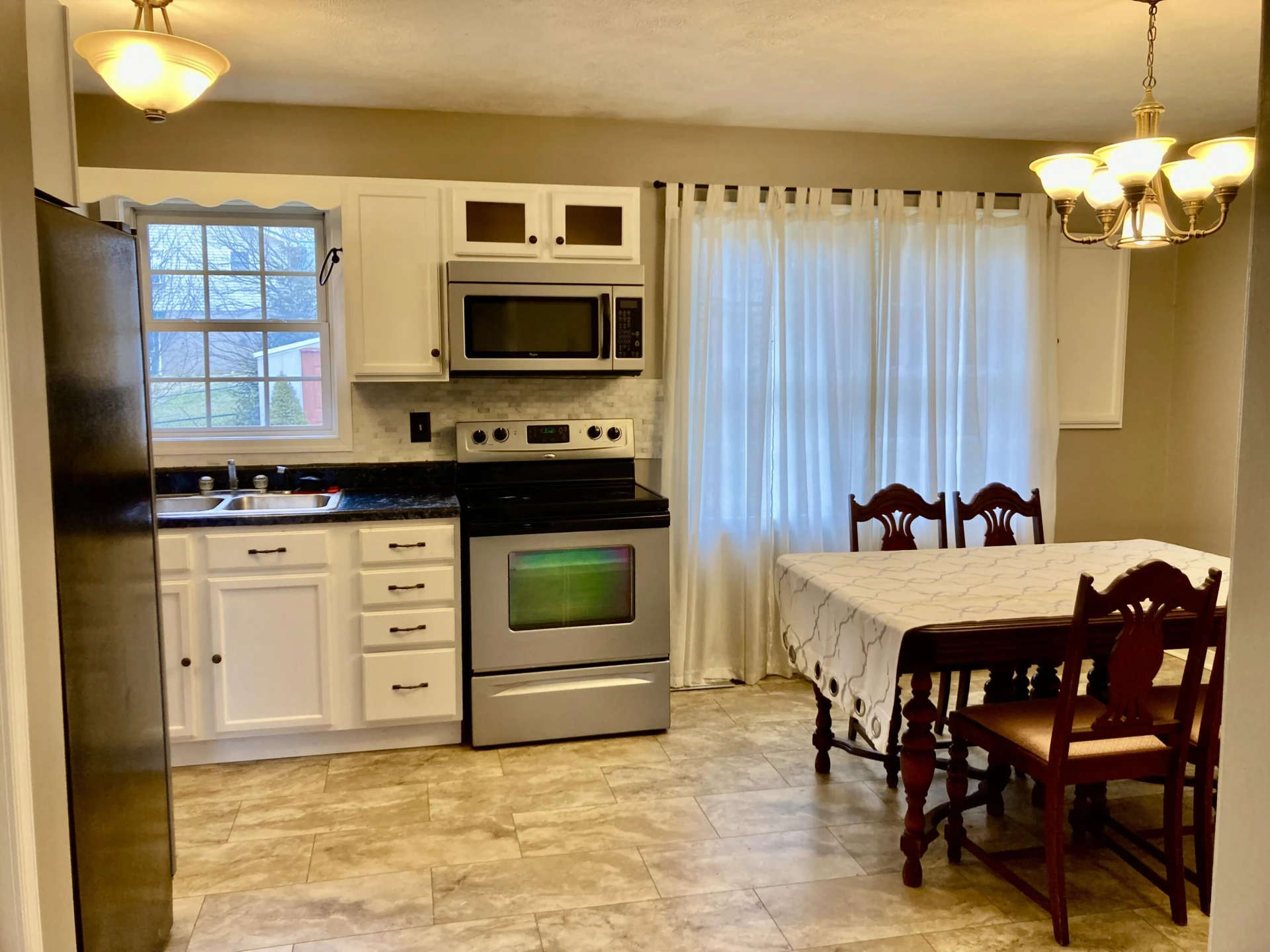 233 E 36 St - Photo 3
