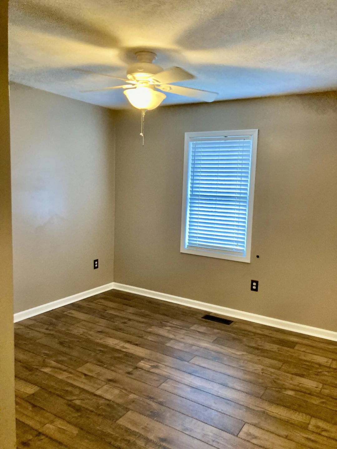 233 E 36 St - Photo 8