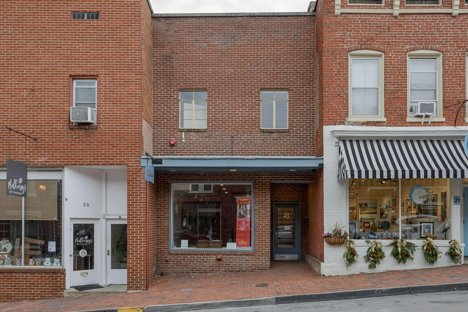 23 W Washington St