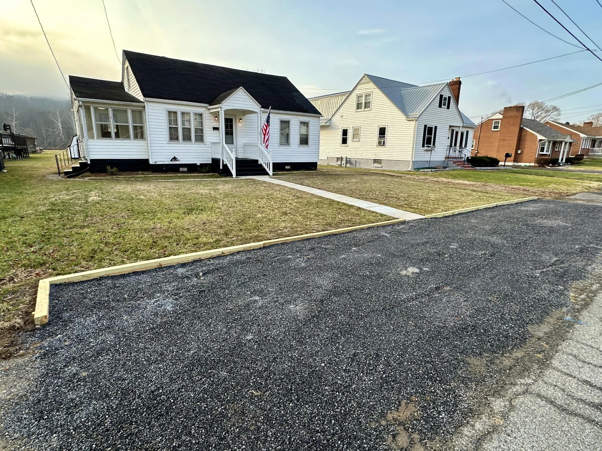 327 E Gordon St - Photo 2