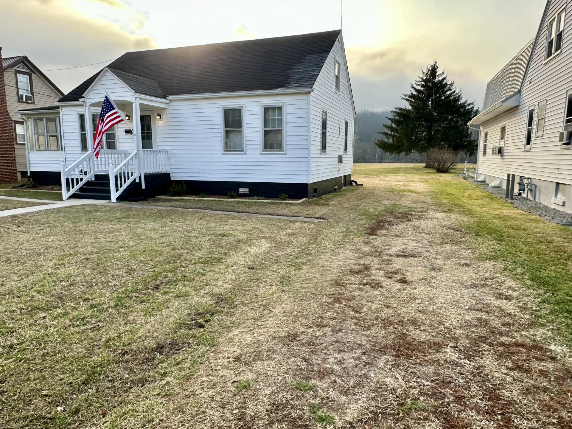 327 E Gordon St - Photo 3
