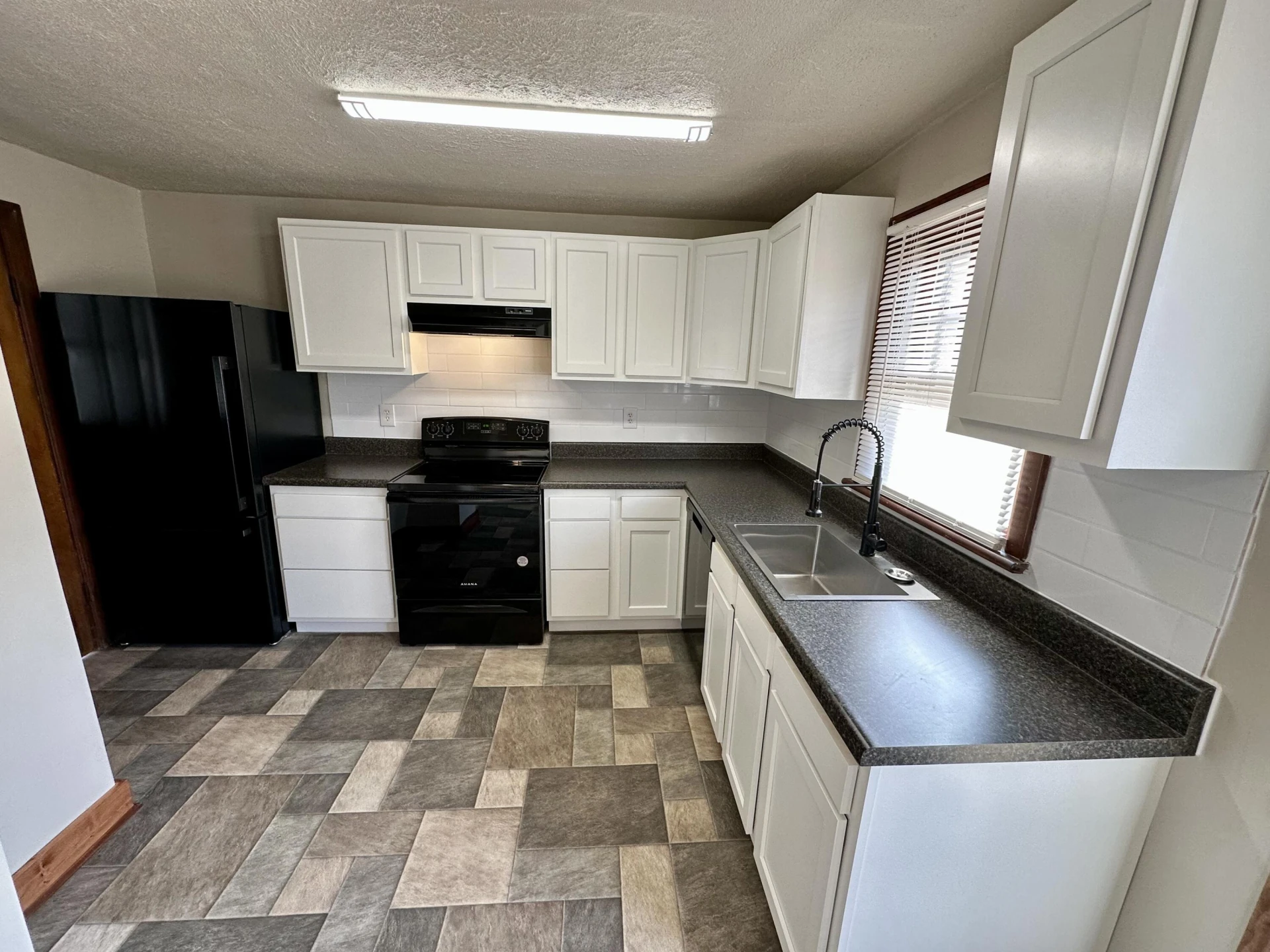 327 E Gordon St - Photo 8