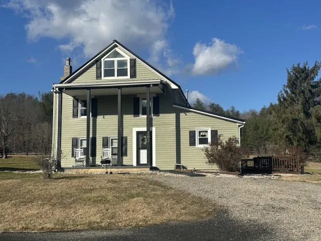 180 Old Country Road Rd