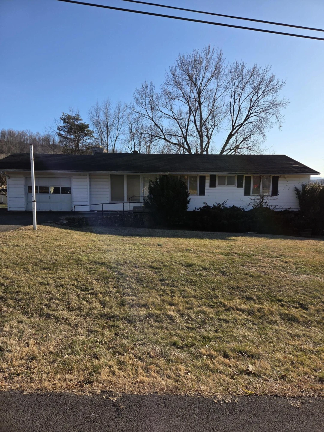 411 E Fairlawn Dr