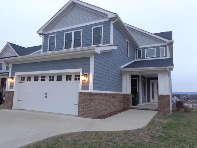 208 Windsor Dr