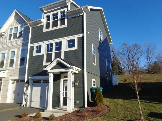 3435 Monterey Dr