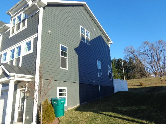 3435 Monterey Dr - Photo 2