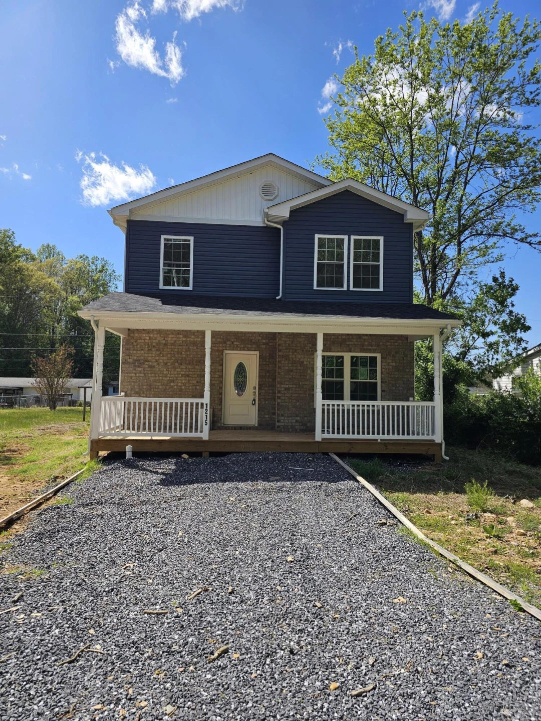 1215 Oak Ave