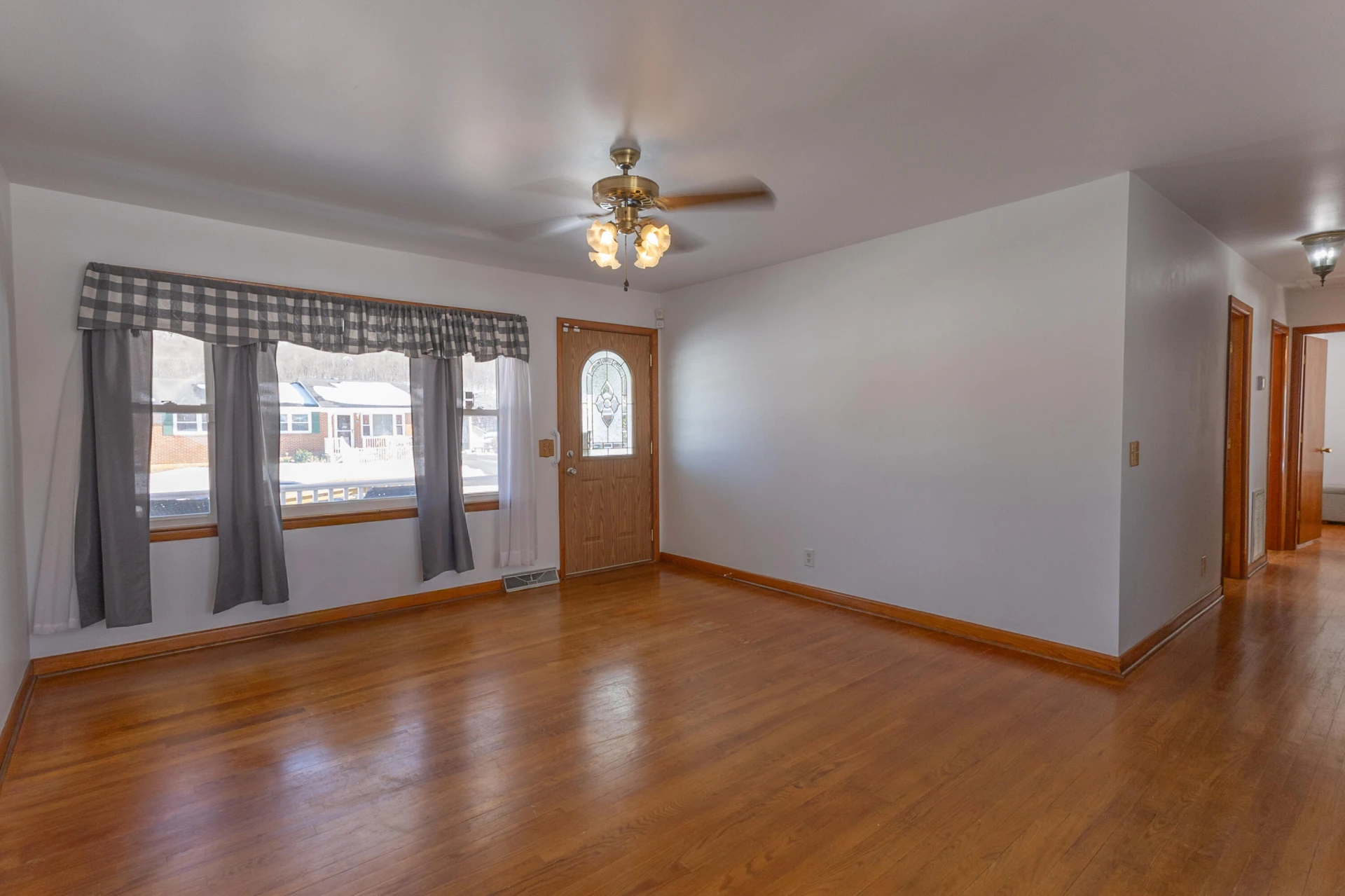 401 Corner Dr - Photo 2