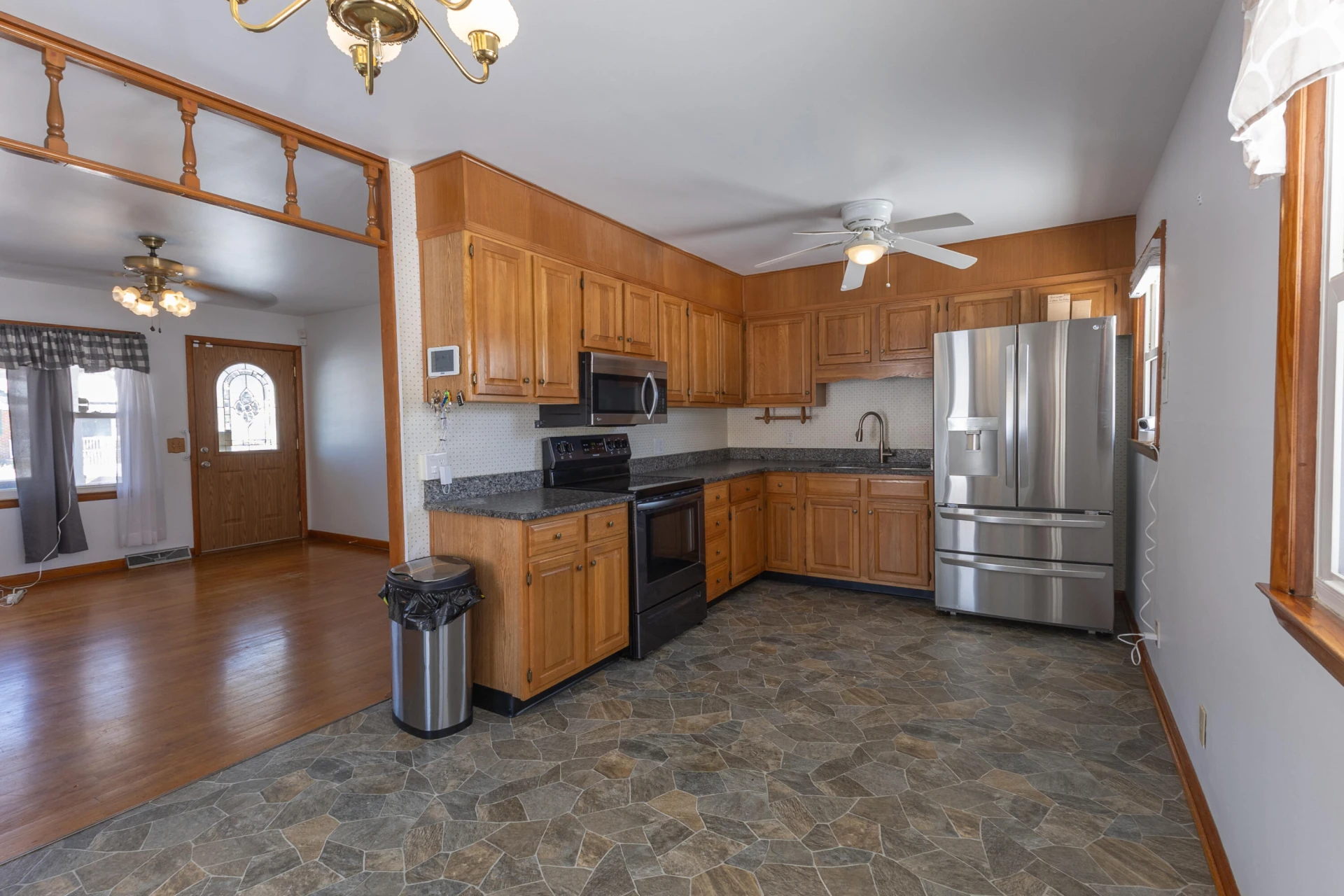 401 Corner Dr - Photo 3