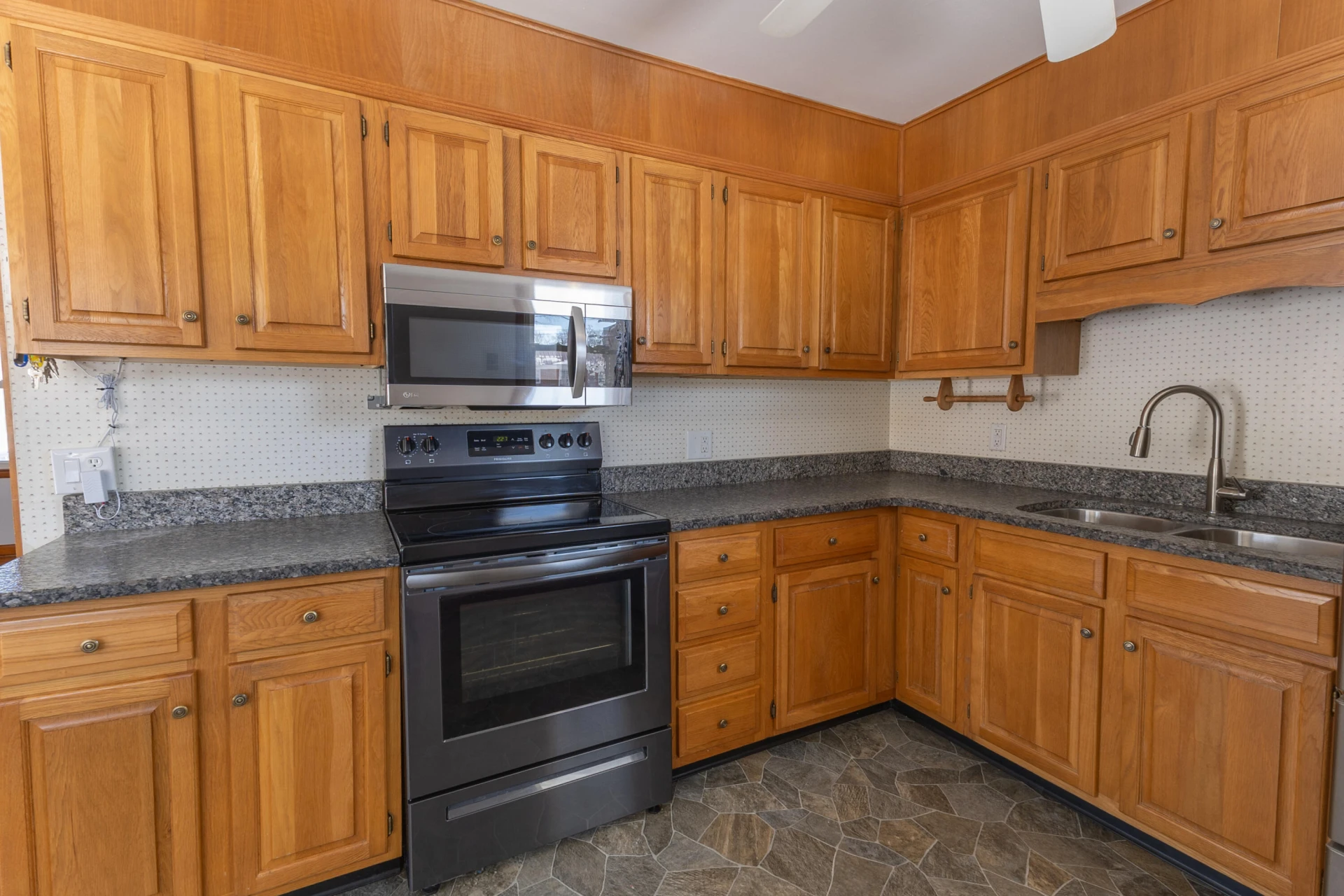 401 Corner Dr - Photo 4