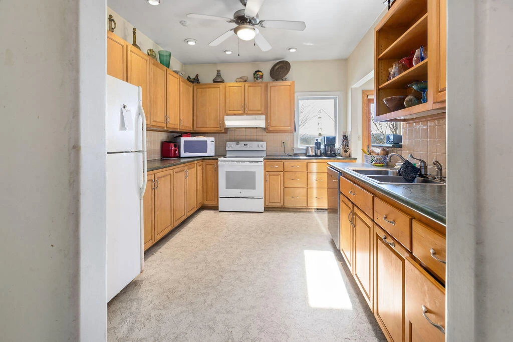 130 Walkers Creek Rd - Photo 10