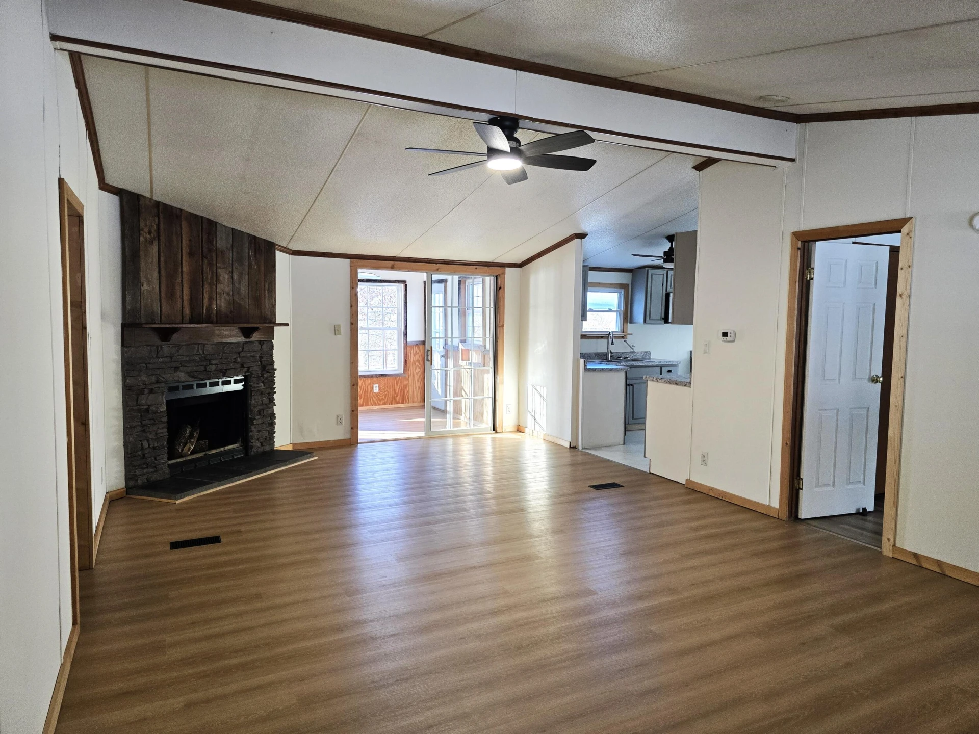 1875 Holly Ave - Photo 4