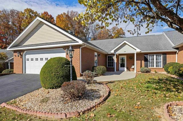 206 Red Oaks Dr