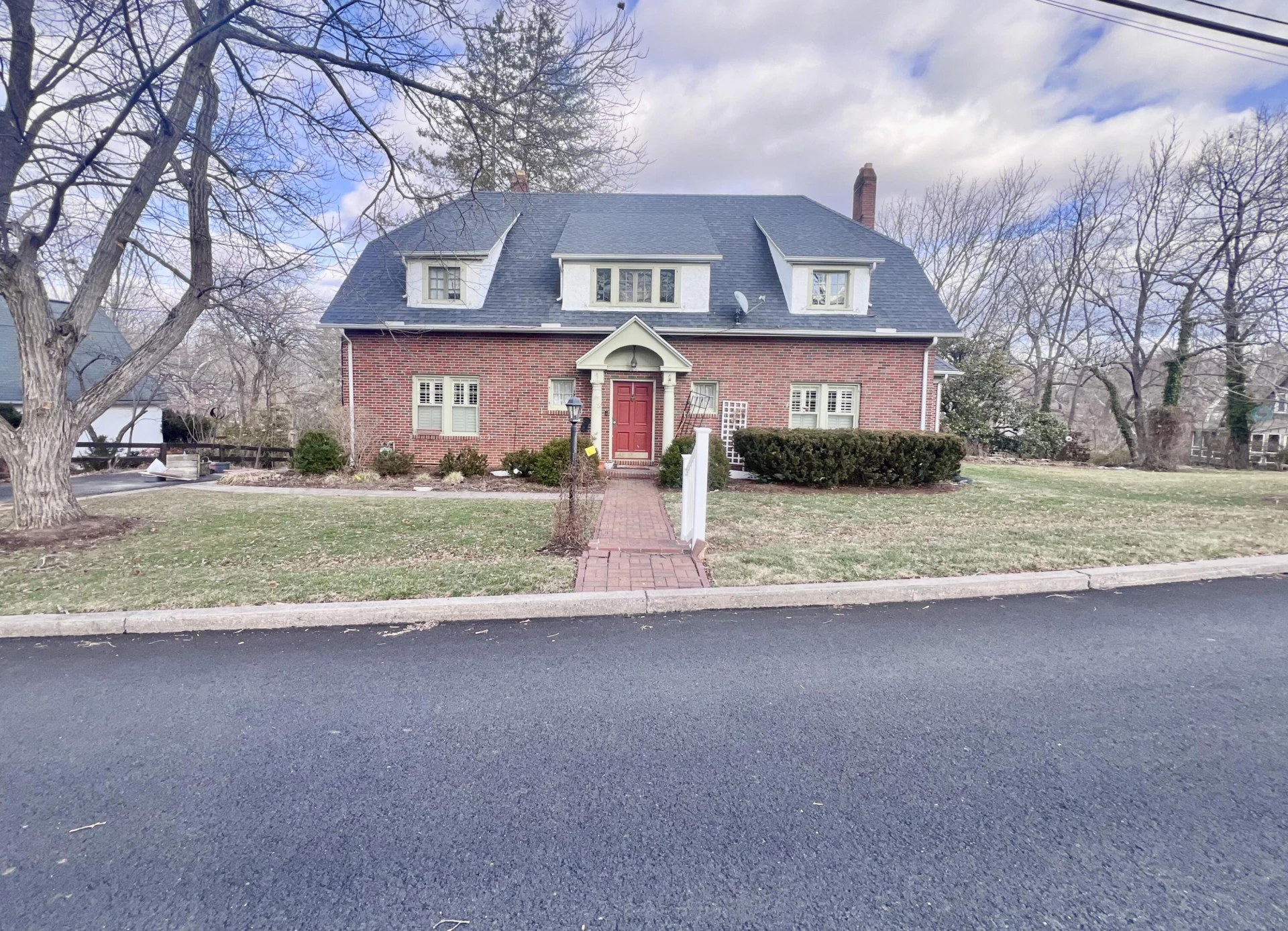 606 Stonewall St