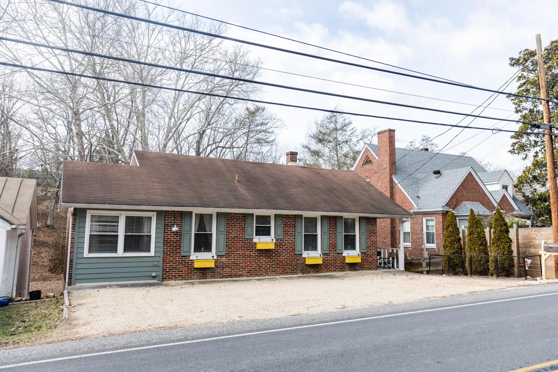 713 Thornhill Rd - Photo 2