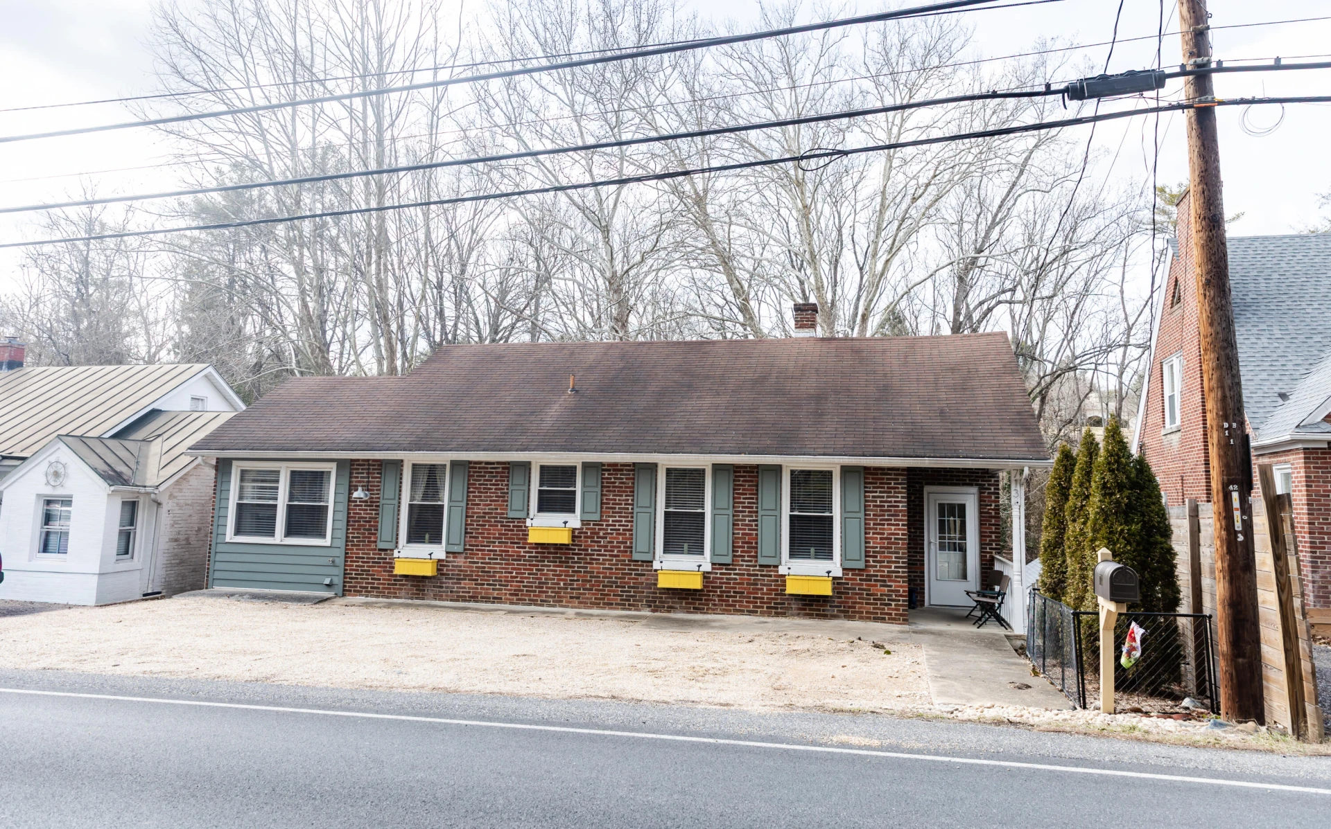 713 Thornhill Rd - Photo 3