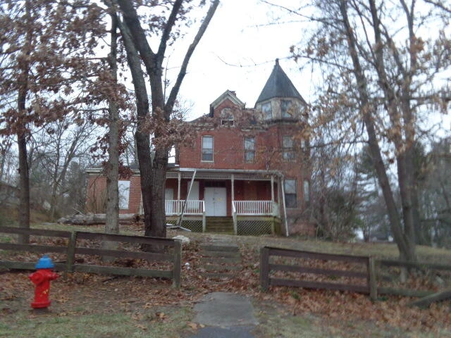 1040 Reservoir St - Photo 2