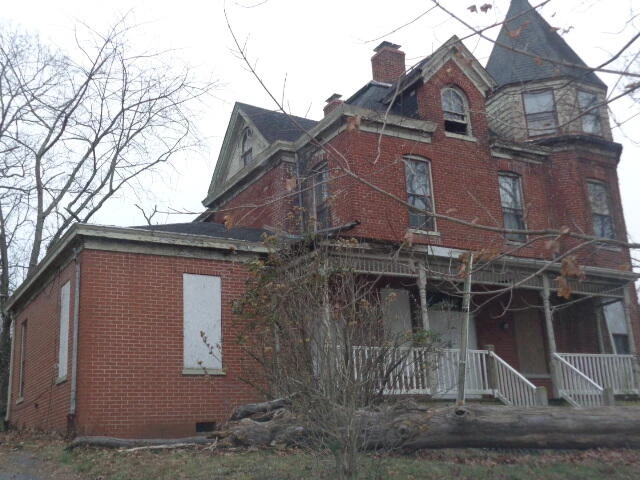 1040 Reservoir St - Photo 4