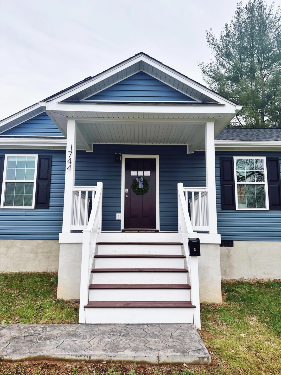 1744 Cedar Ave - Photo 2