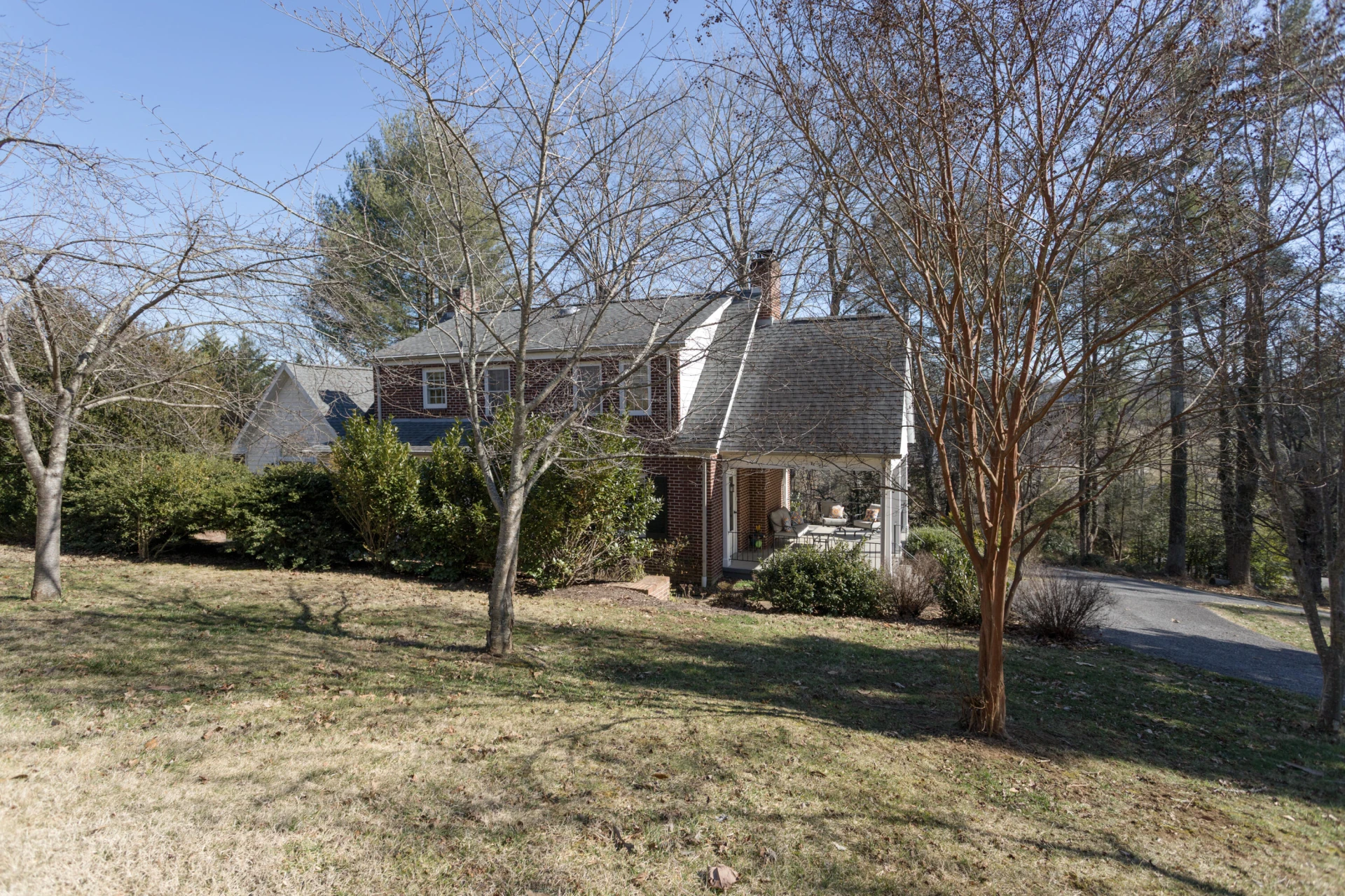 305 Overhill Dr - Photo 4