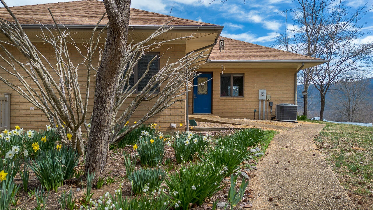250 Forge Hill Ln - Photo 3