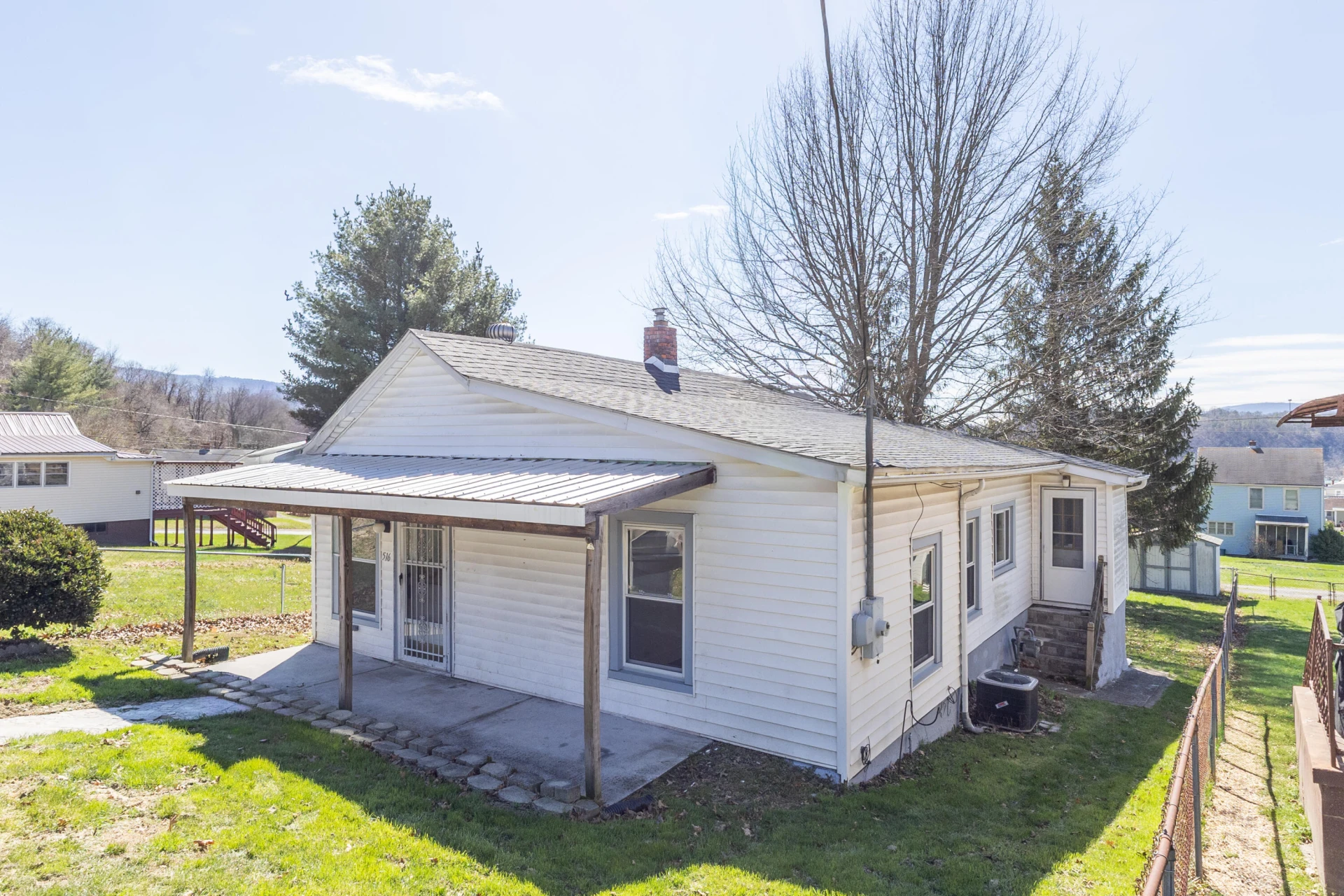 516 S Mercer Ave - Photo 2