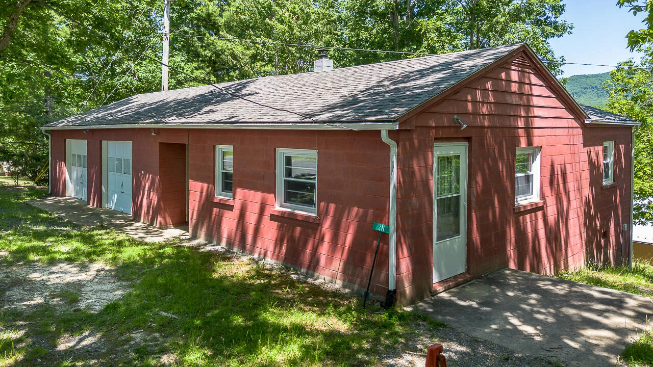 211 WaterTank Rd