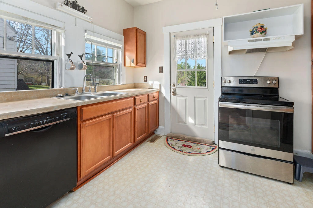 805 S MAIN St - Photo 6