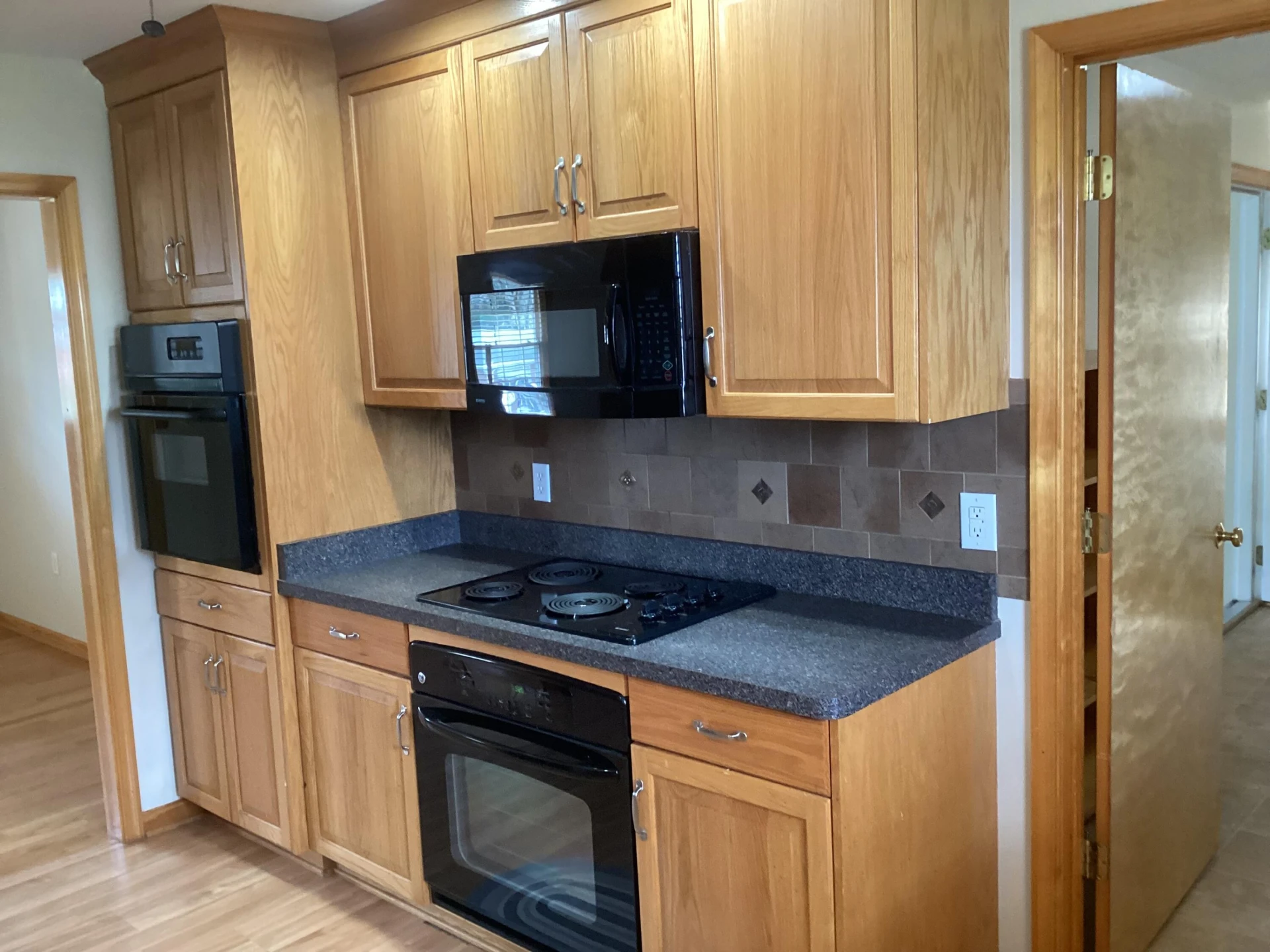 105 Poplar Ave - Photo 3