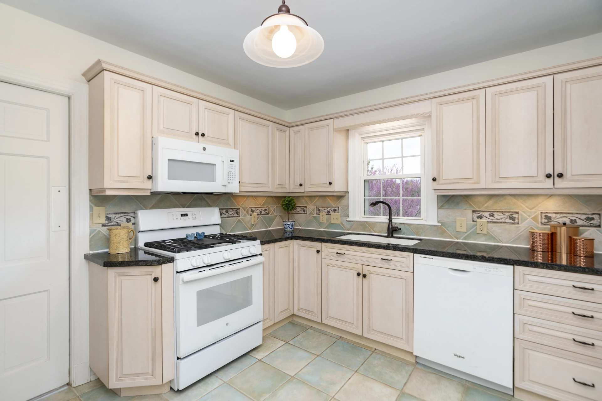 1000 Selma Blvd - Photo 15