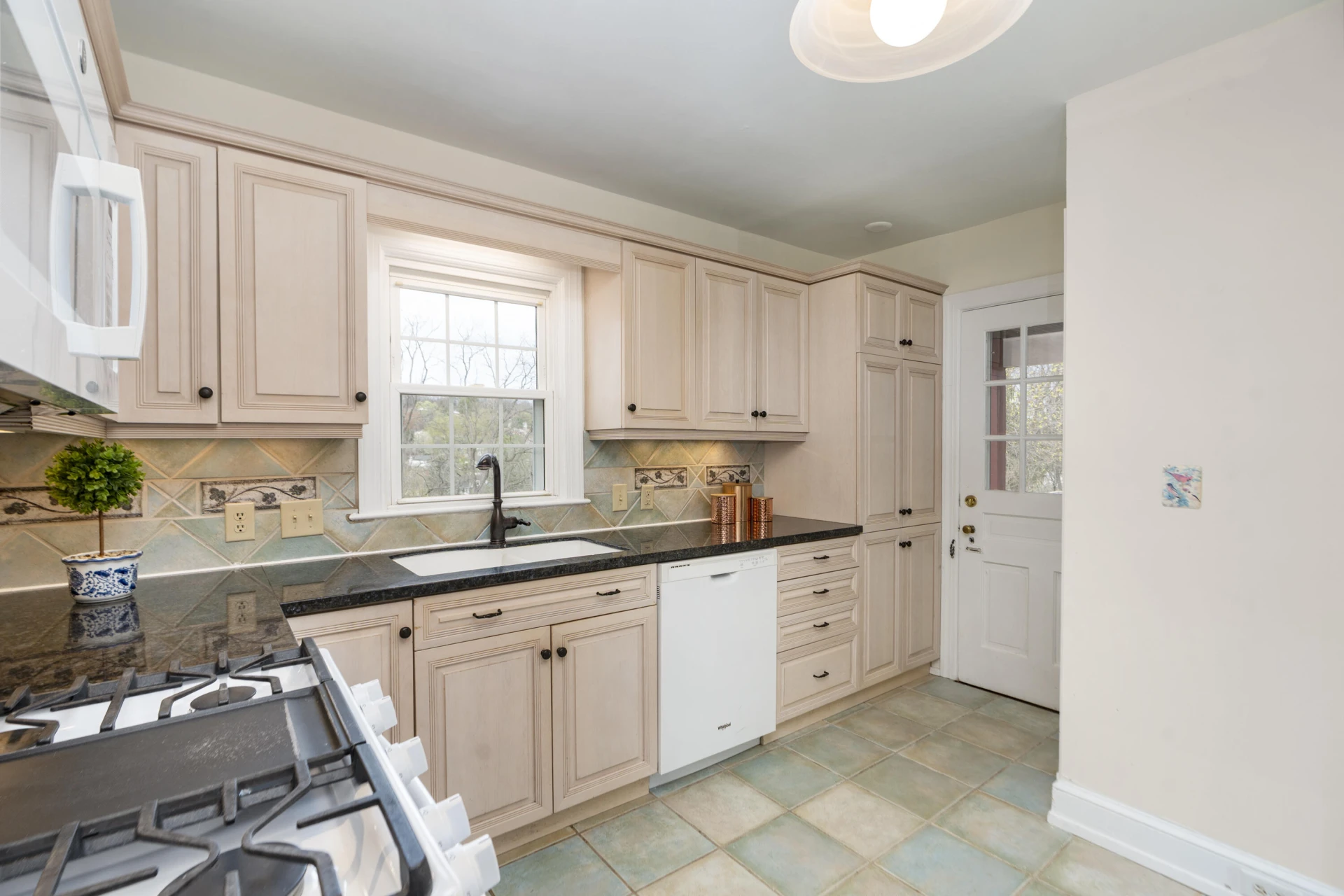 1000 Selma Blvd - Photo 18