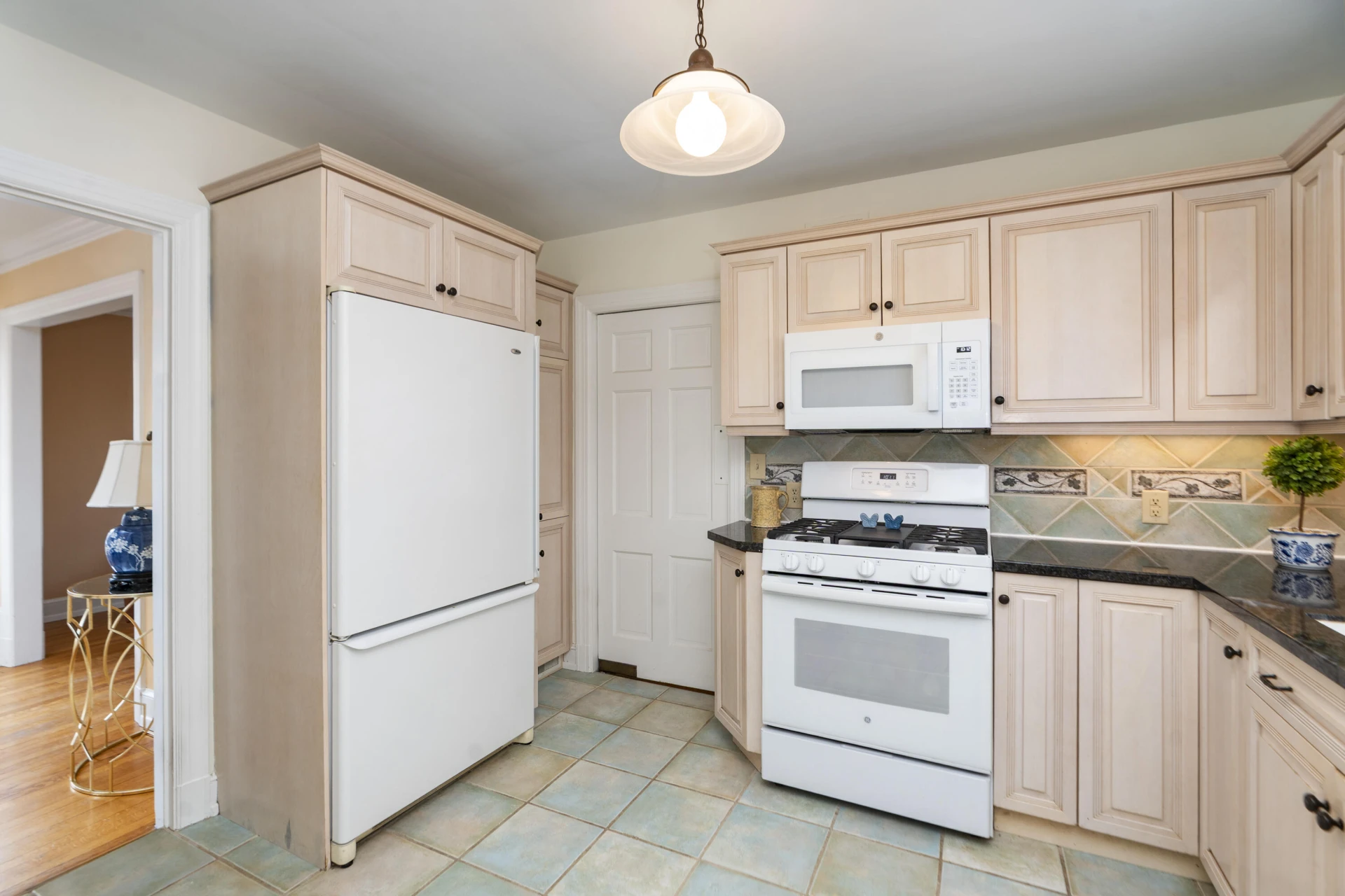 1000 Selma Blvd - Photo 19