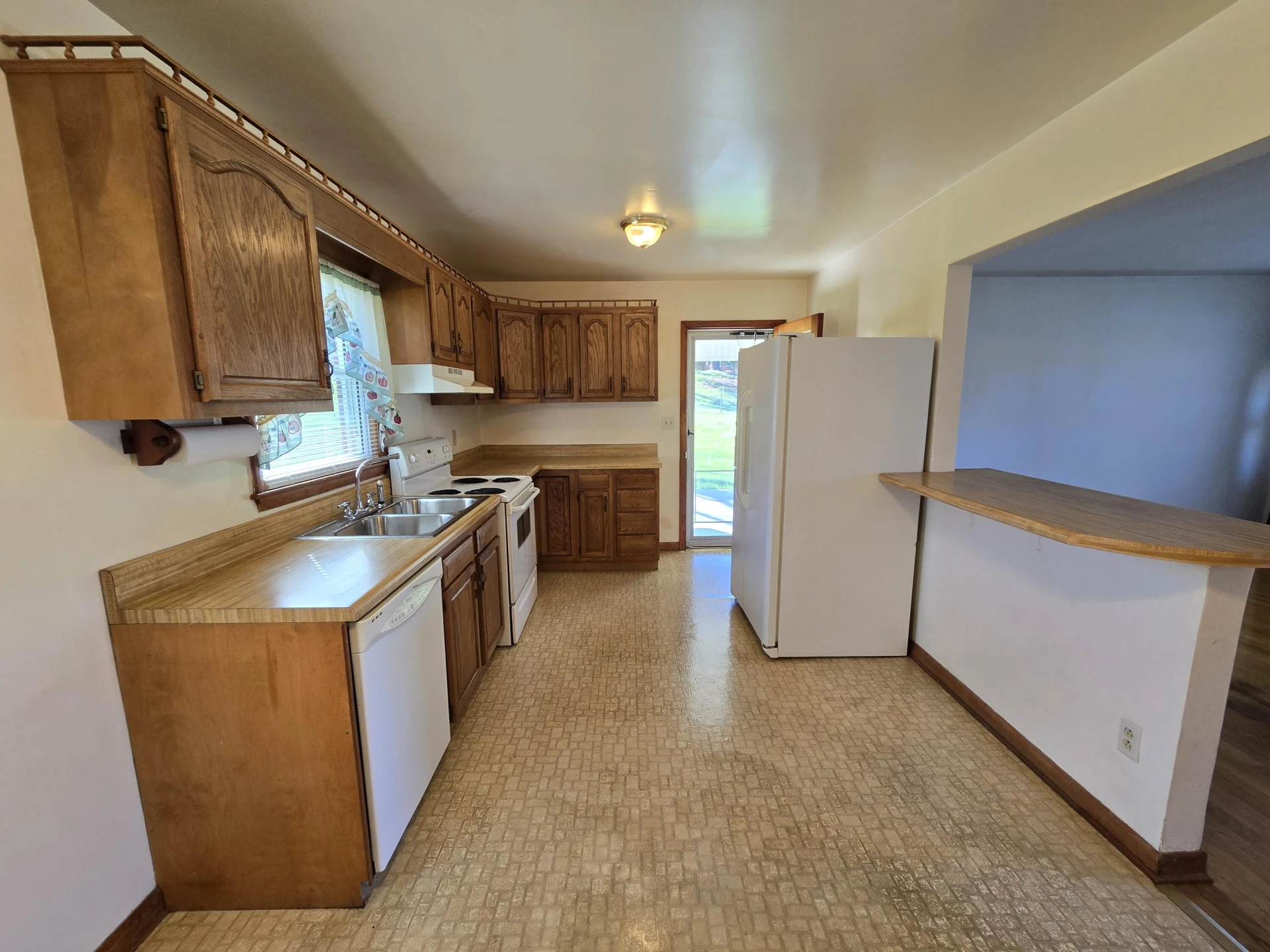414 Center Ct - Photo 4