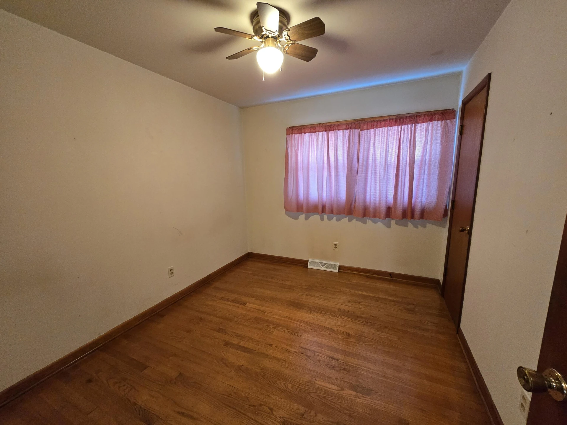 414 Center Ct - Photo 6