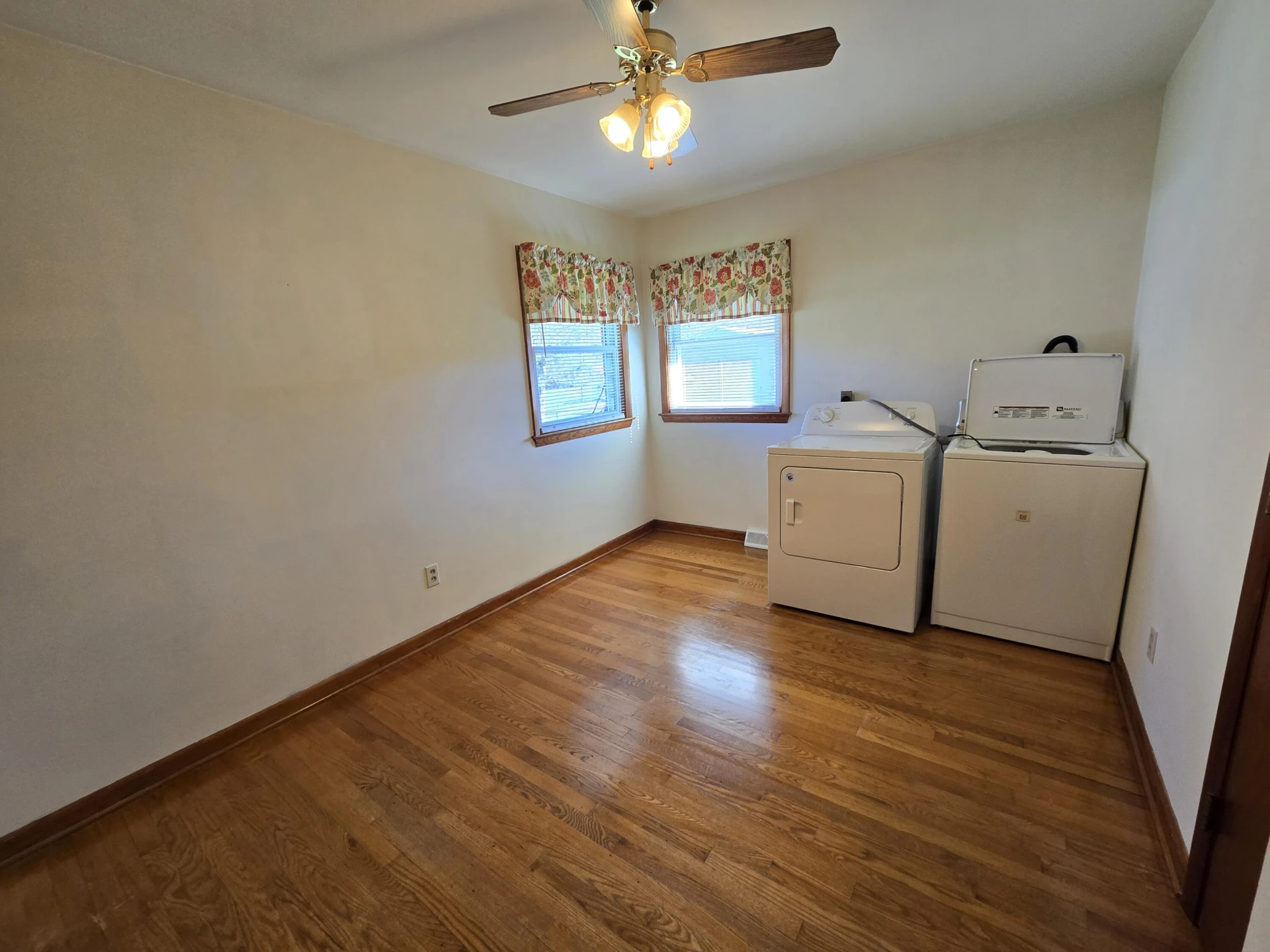 414 Center Ct - Photo 9
