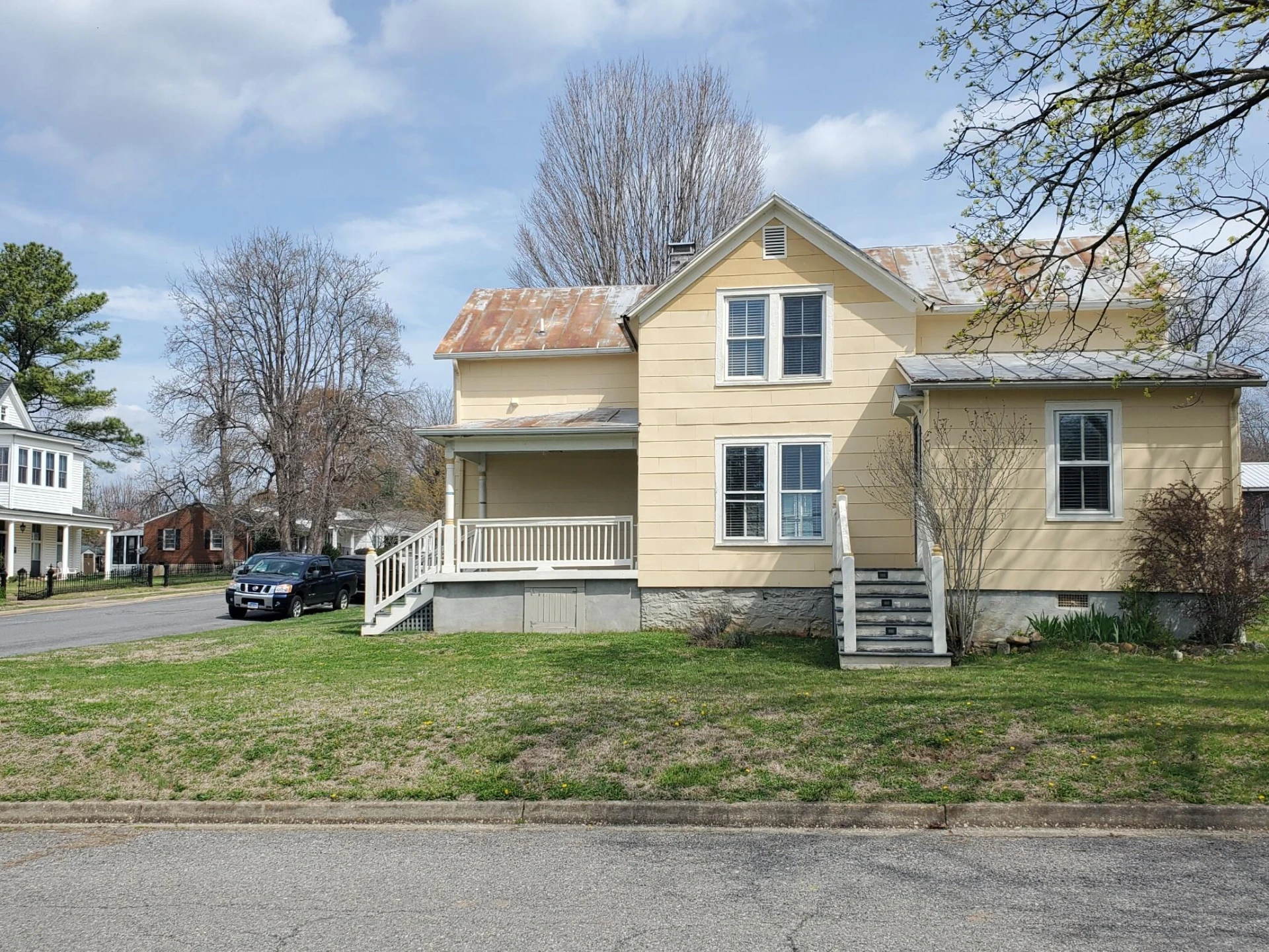 2206 Oak Ave - Photo 2