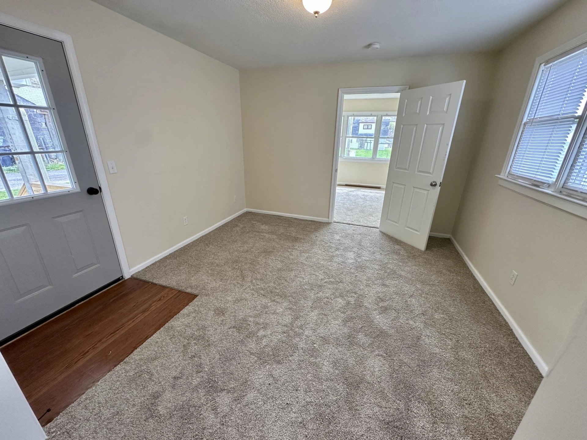 347 E Oak St - Photo 10