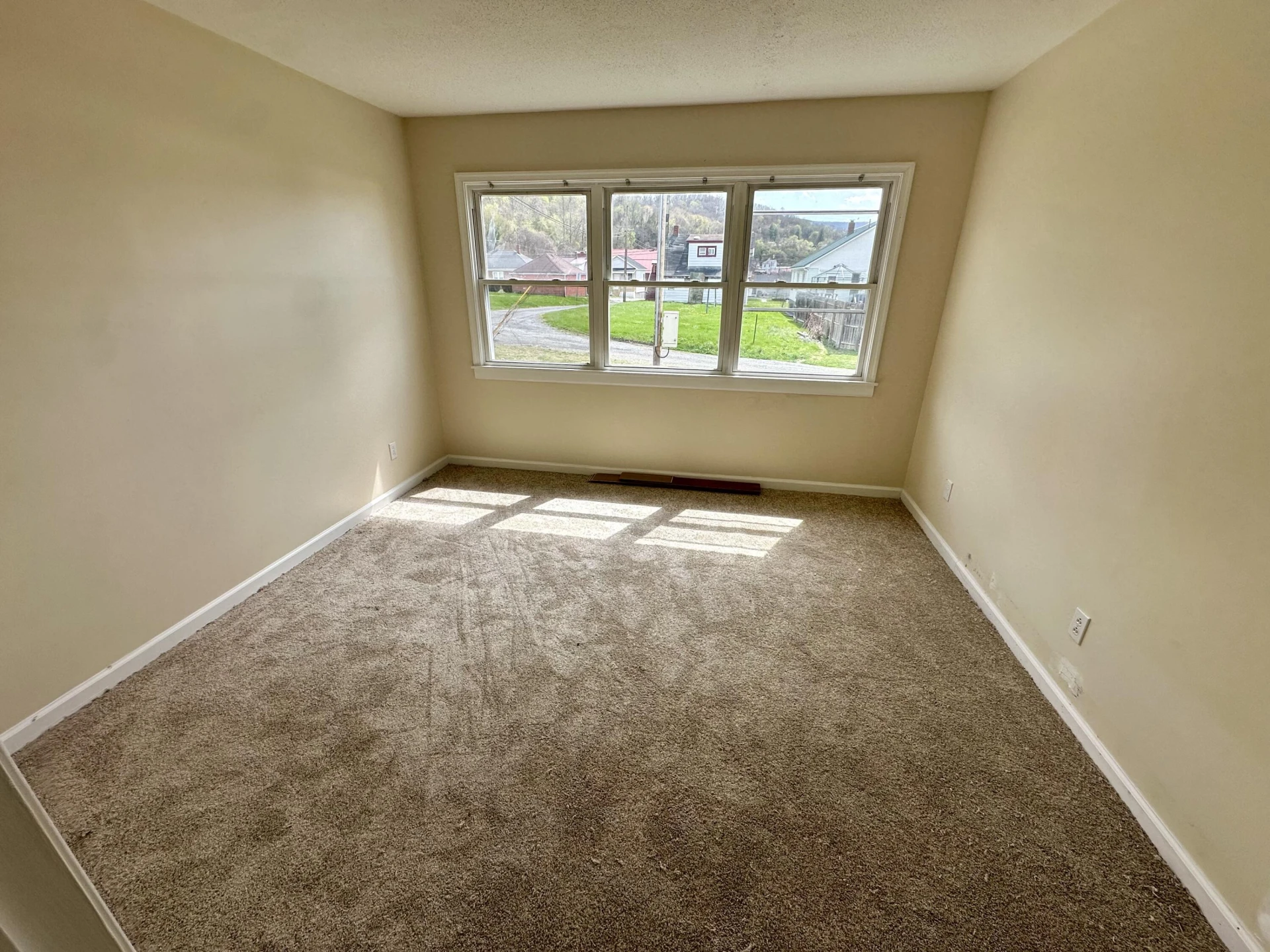 347 E Oak St - Photo 11